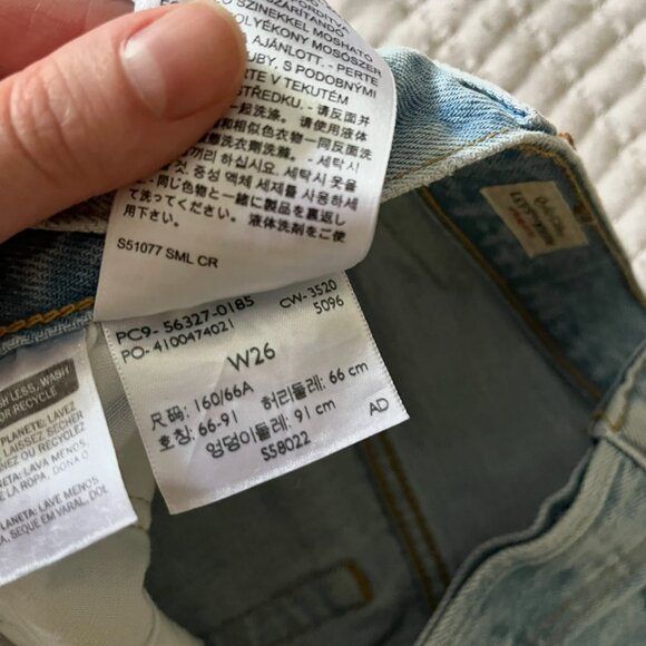 Levi's 501 Shorts - Picture 4 of 4